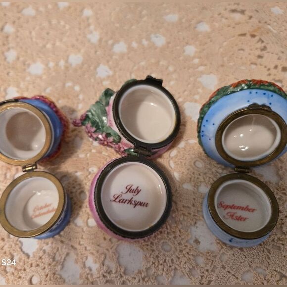 Vintage Flower Porcelain Or Ceramic Trinket Boxes Collectibles - Picture 7 of 12